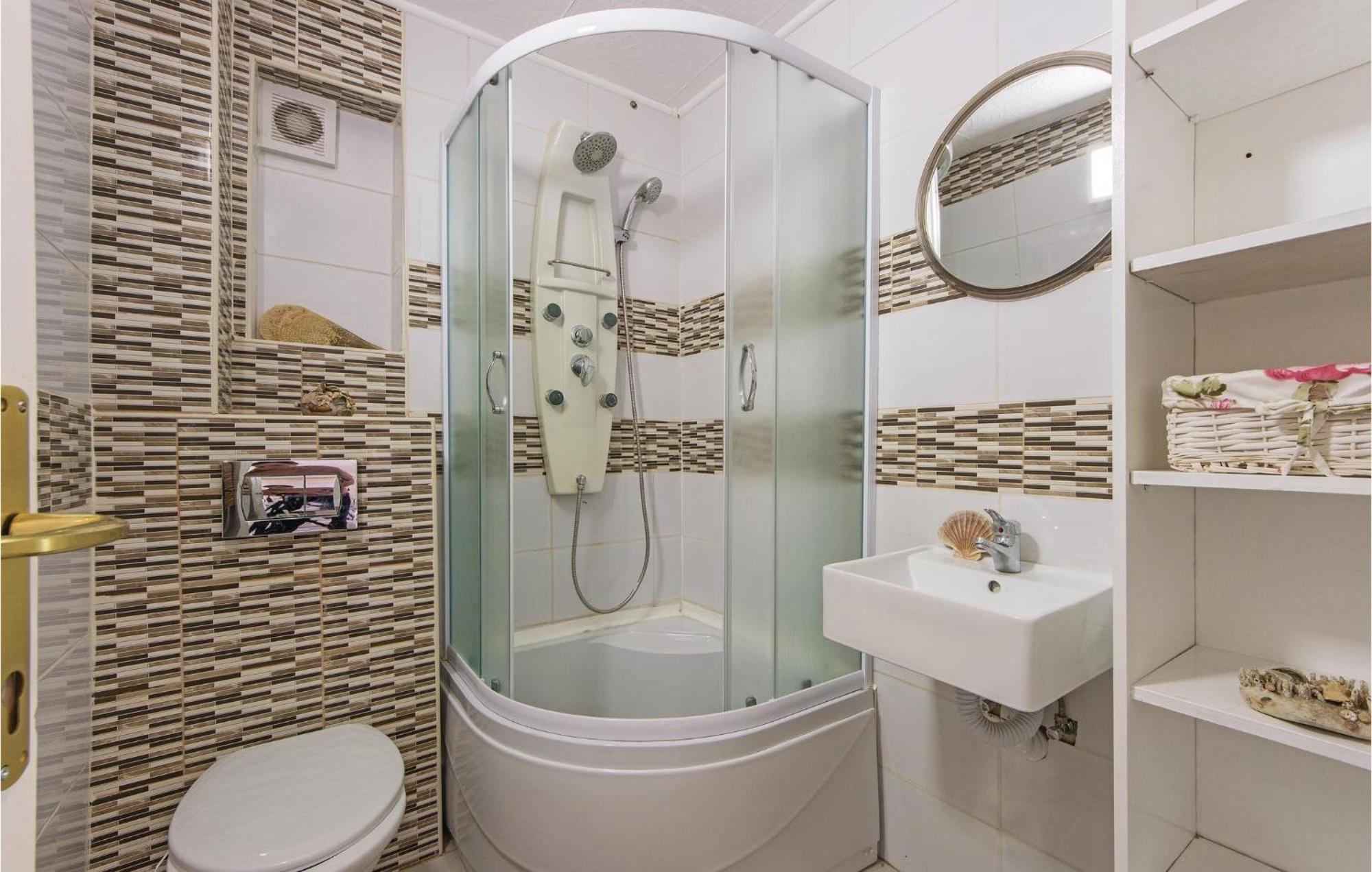 Awesome Apartment In Fazana With Wifi מראה חיצוני תמונה