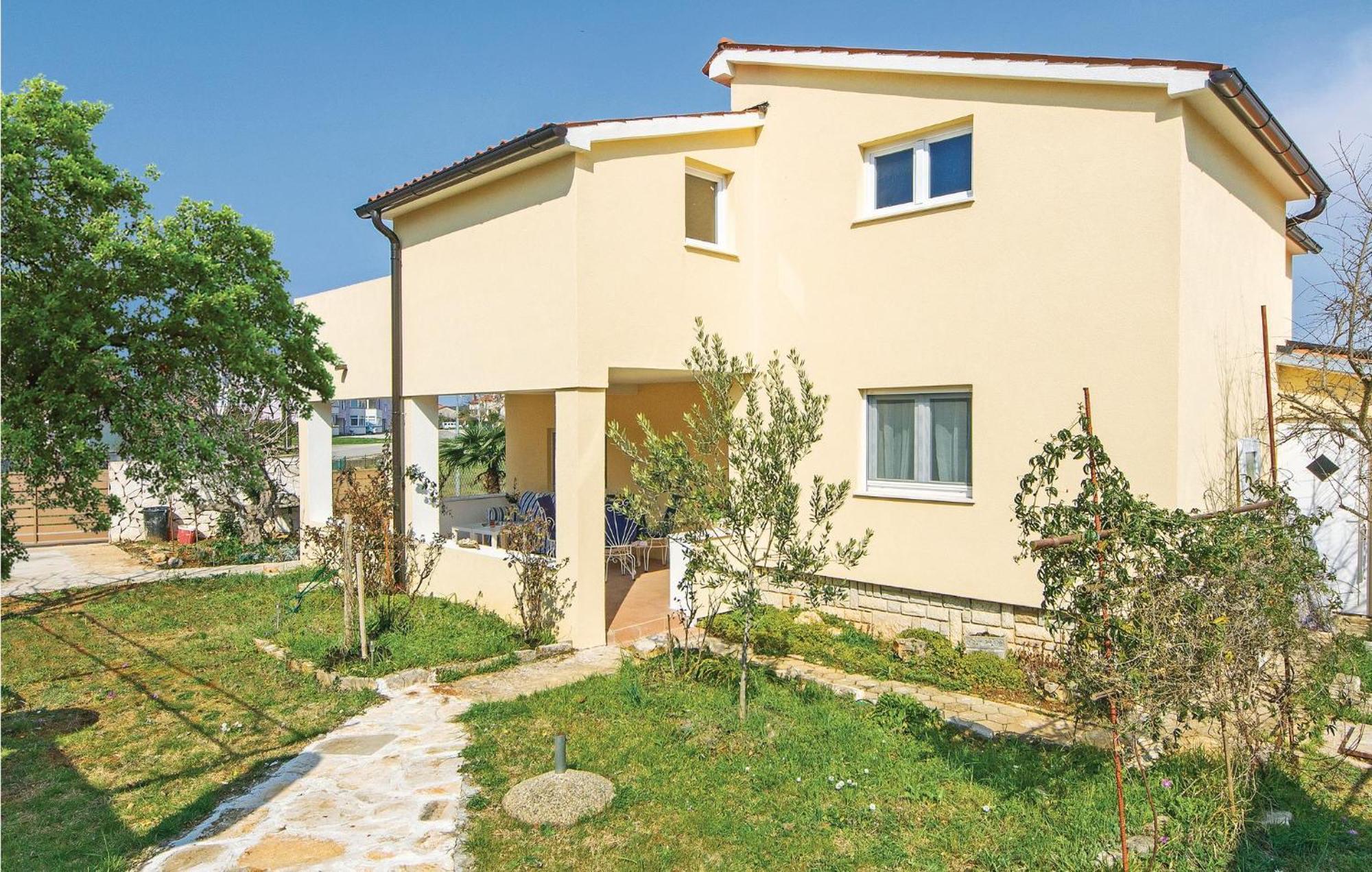 Awesome Apartment In Fazana With Wifi מראה חיצוני תמונה